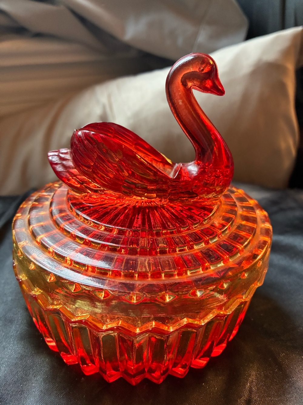 L.E. Smith #65 Swan Covered Candy/Jewelry Dish;Vintage mid-centuryAmberina glass